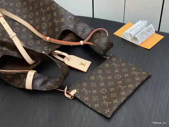 Cheap LOUIS VUITTON Atlantis GM 0630
